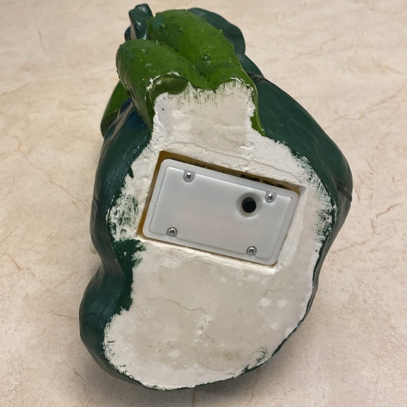 Solar Powered Frog Reader Garden Decor - Picture 10 of 13